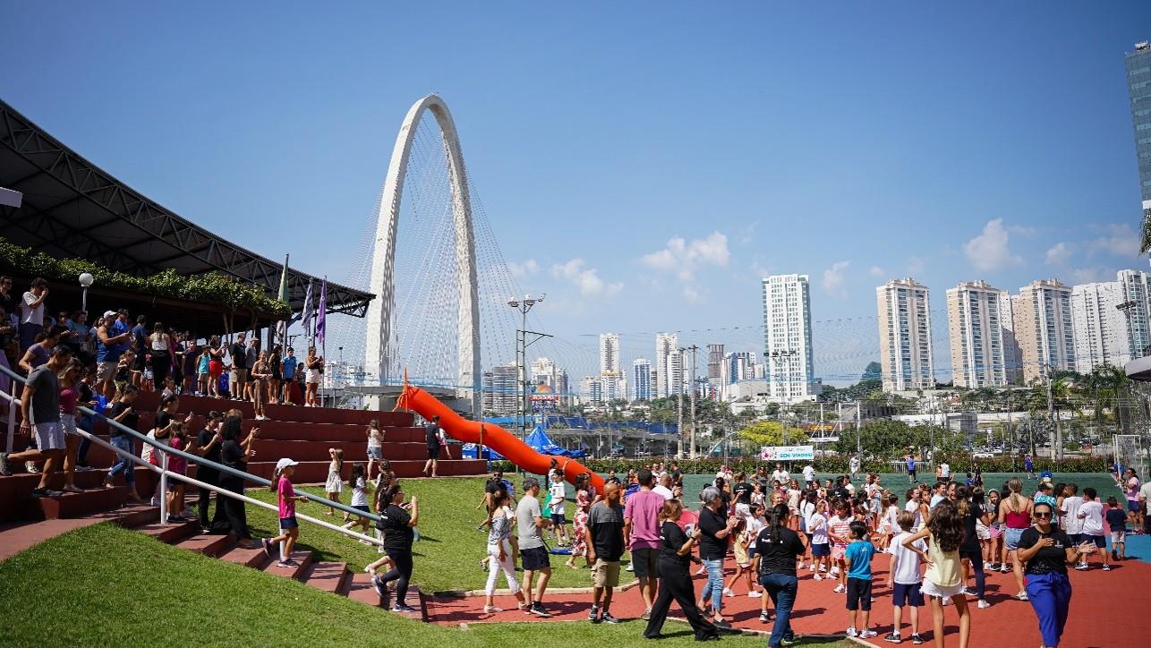 Parceria entre família e escola vai além do acompanhamento de tarefas e notas