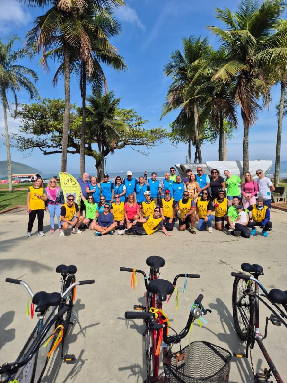 Projeto promove inclusão e lazer com passeios ciclísticos na orla de Santos
