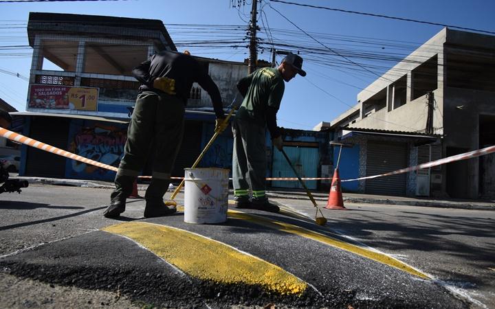 Setran revitaliza e implanta lombadas em principais avenidas de Praia Grande