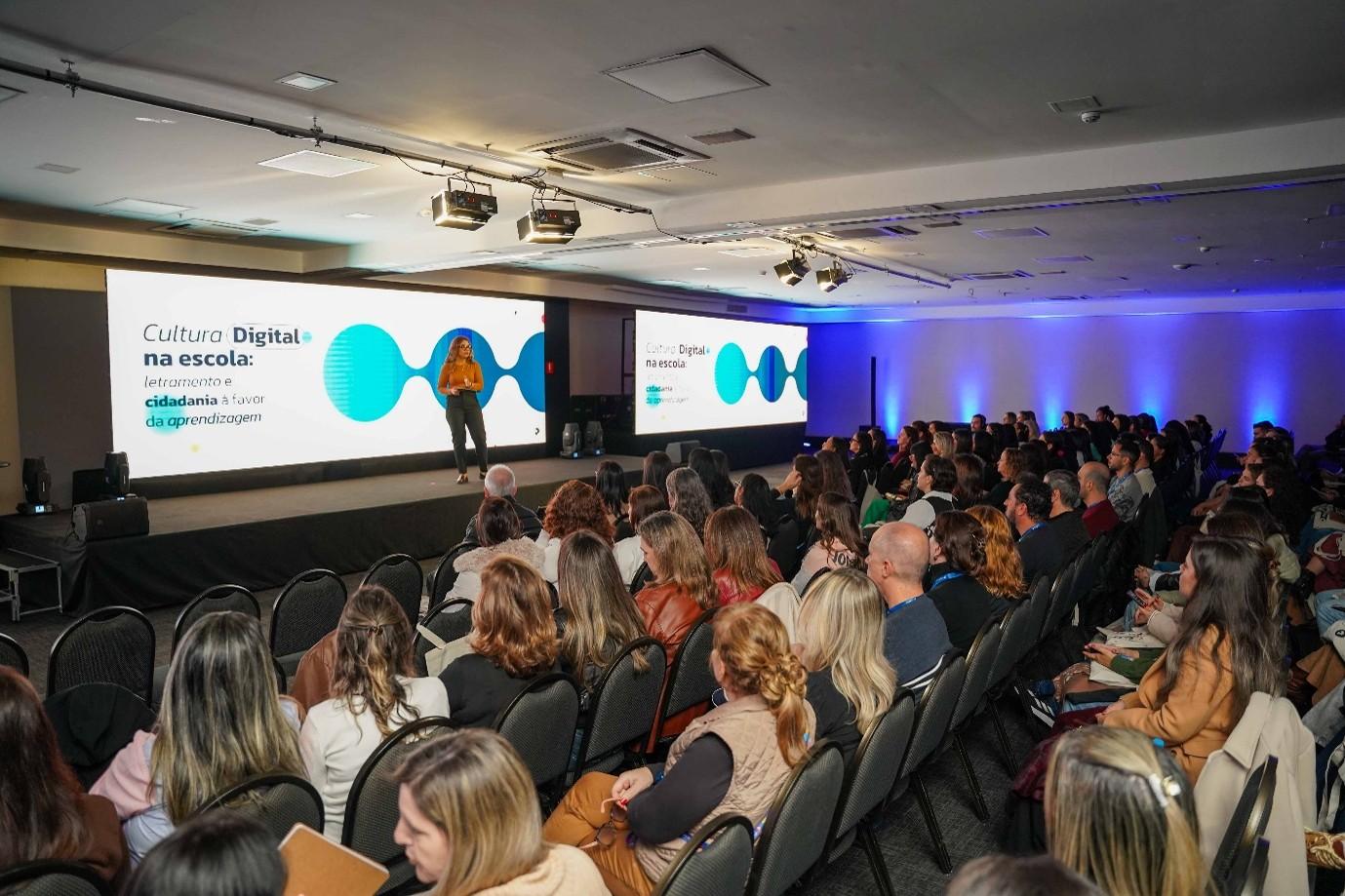 Formar Educadores chega a Curitiba com debate sobre inteligência artificial e cultura digital nas escolas