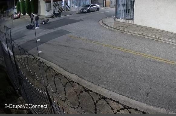 A falta de lombada em várias ruas também acaba causando acidentes.