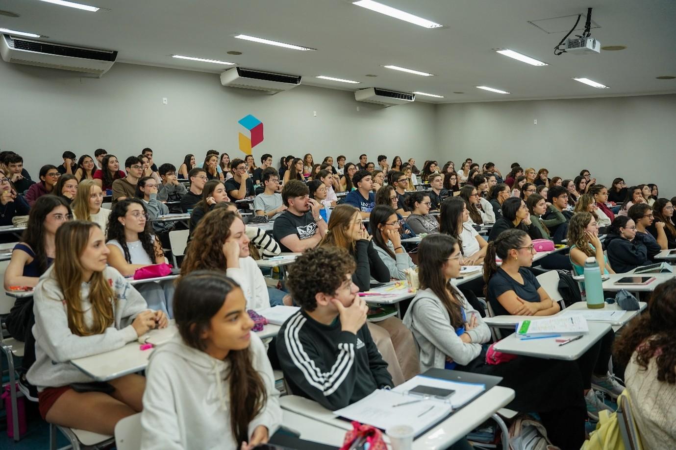 Aulão gratuito para o vestibular da Unicamp acontece em Campinas e online