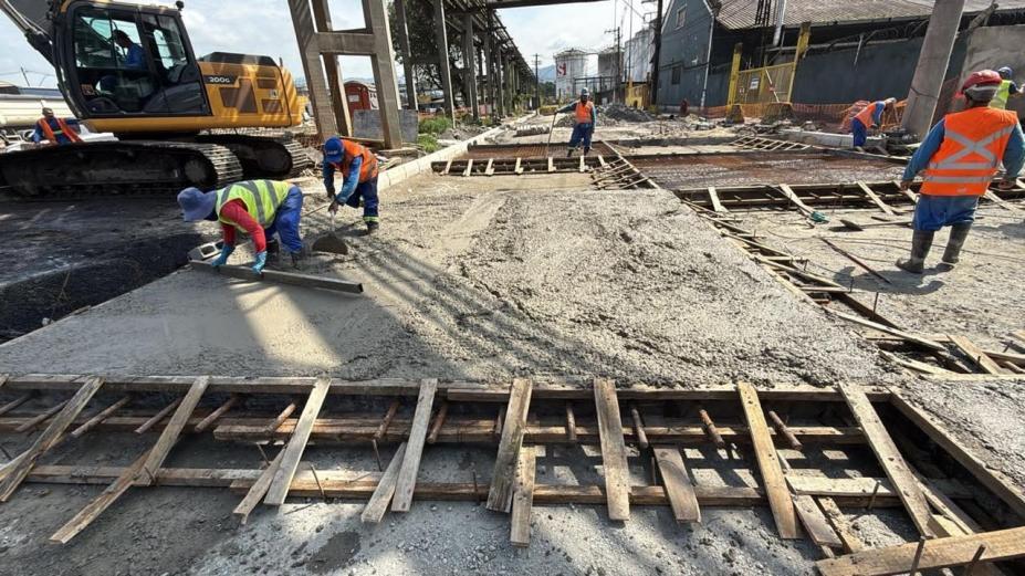 Obras de readequação viária avançam com nova etapa de concretagem na Alemoa, em Santos