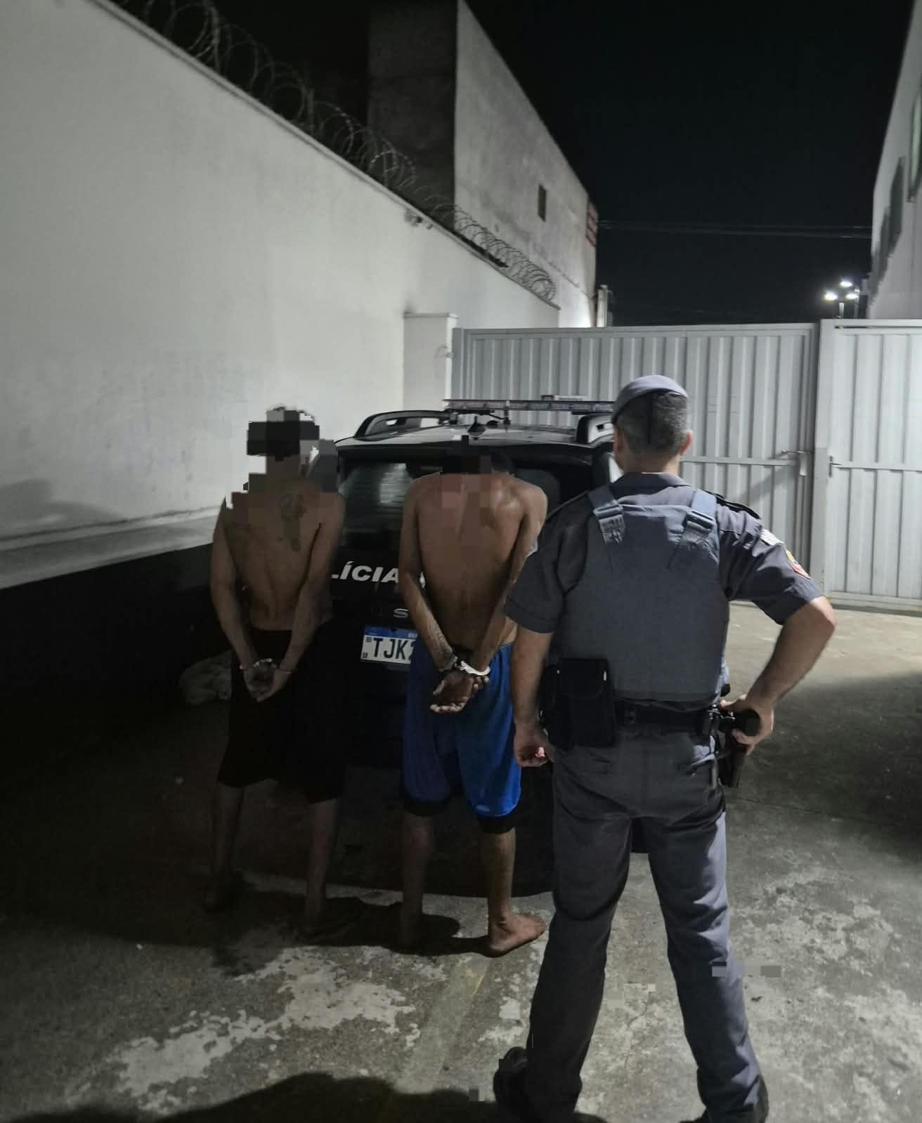 Polícia Militar prende 3 indivíduos por furto à residência