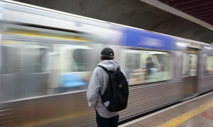 Agosto Lilás: Metrô de São Paulo mantém espaços para orientar e acolher mulheres vítimas de violência