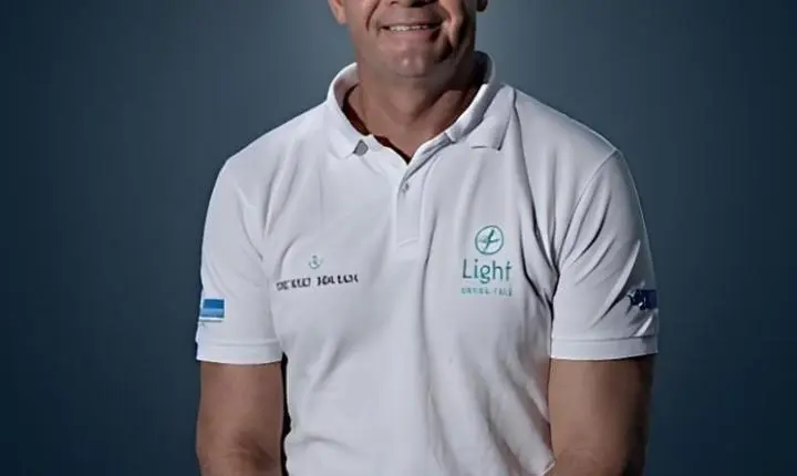 Bicampeão olímpico Lars Grael faz palestra sobre liderança e resiliência em evento promovido pelo Poliedro Sistema de Ensino