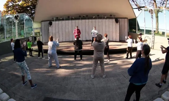 Concha Acústica de Santos tem aulas gratuitas de tai chi chuan