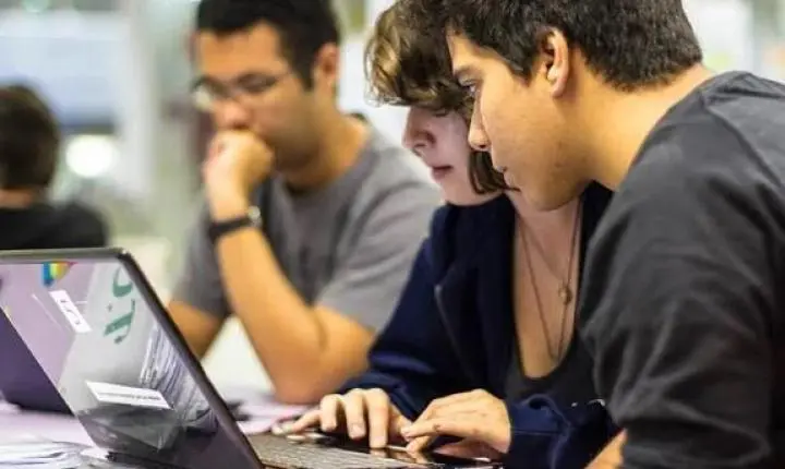 Conheça as 12 plataformas digitais gratuitas utilizadas na rede pública de SP para reforçar a aprendizagem 