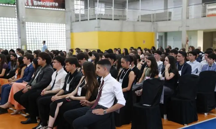 Estudantes debatem desafios globais em São José dos Campos