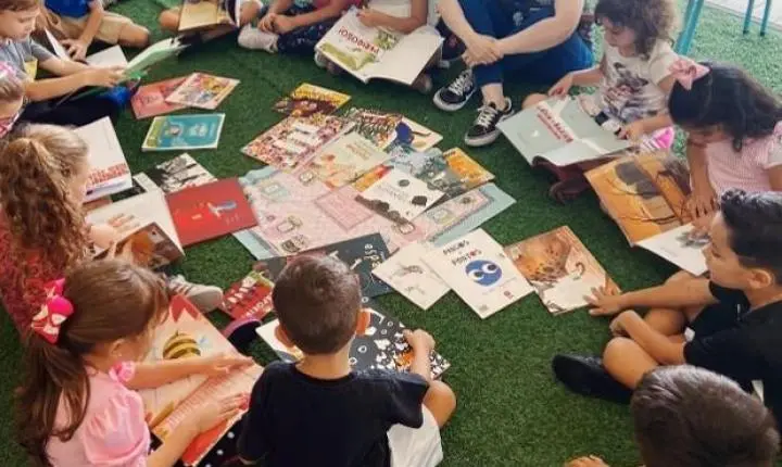 Formação de leitores ganha novos desafios com avanço do consumo digital entre crianças e jovens