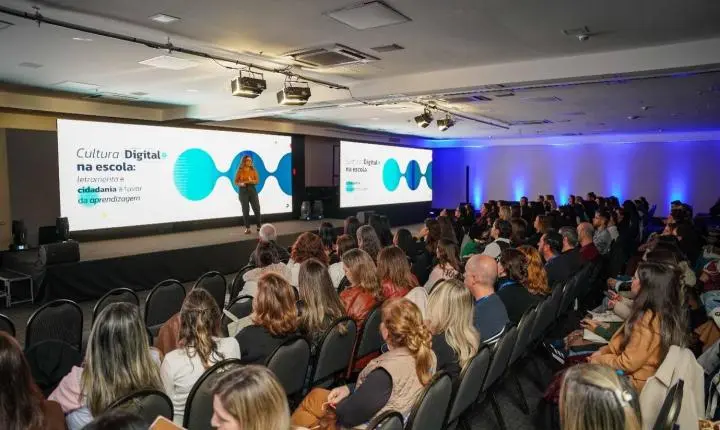 Formar Educadores chega a Curitiba com debate sobre inteligência artificial e cultura digital nas escolas