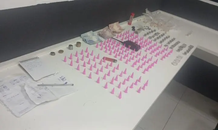 GCM prende homem com radiocomunicador e 452 porções de drogas no Jardim São Marcos