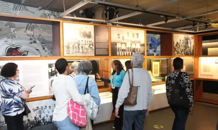 Idosos de Centros de Convivência de Santos visitam atrações históricas
