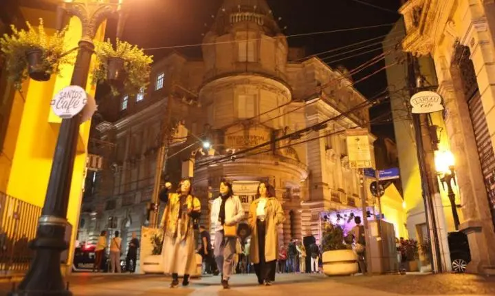 Música, dança e homenagem marcam início do Festival Santos Café