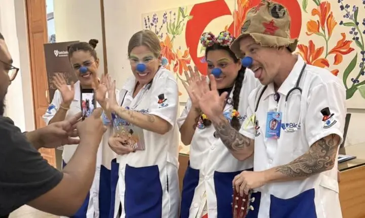 O que acontece no corpo quando a gente ri? Hospitais de Porto Seguro recebem três dias de risoterapia