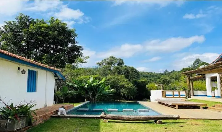 O Refúgio Perfeito nas Alturas: Sítio de 17 Hectares em Tapiraí une Natureza Intocada, História e Alto Padrão