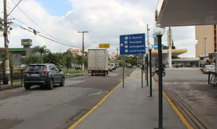 Obras ampliam alça de acesso da avenida Benedicto Campos para a Prestes Maia, no Jd. do Trevo