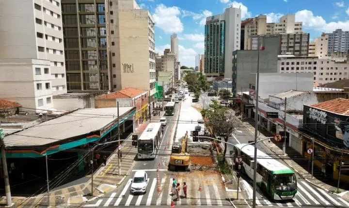 Obras do pavimento rígido no corredor central BRT avançam no Centro de Campinas