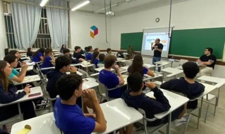 Orientação profissional ajuda estudantes a transformar dúvidas sobre carreira em escolhas mais conscientes
