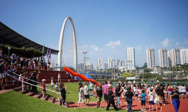 Parceria entre família e escola vai além do acompanhamento de tarefas e notas