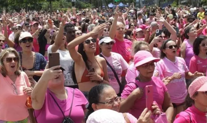 Santos reúne milhares de pessoas na caminhada do Outubro Rosa
