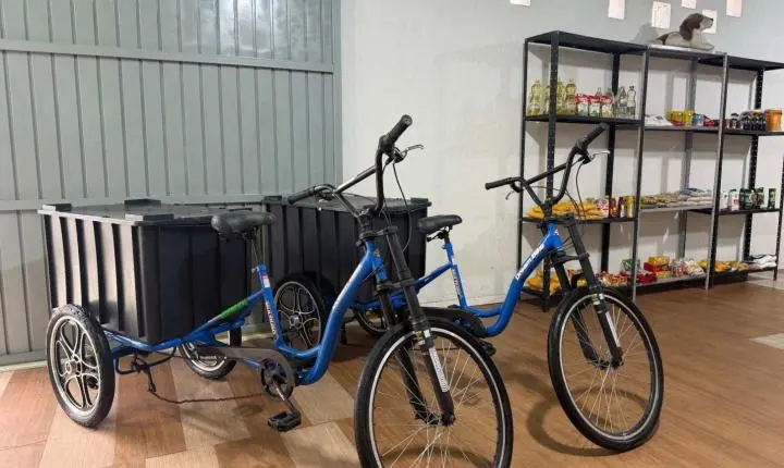 São Vicente fortalece coleta seletiva com empréstimo de triciclos para catadores